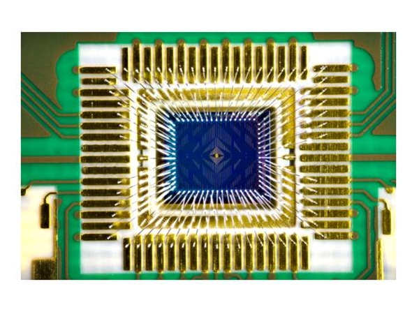 英特尔发布全新硅自旋量子比特芯片Tunnel Falls，推动量子计算走向实用
